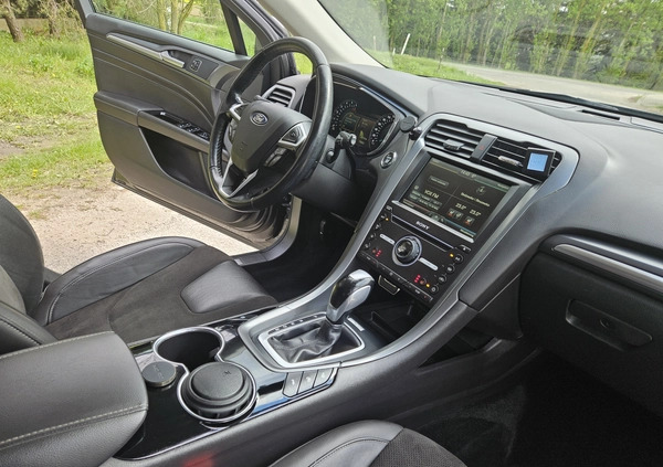 Ford Mondeo cena 56900 przebieg: 240000, rok produkcji 2015 z Sulejówek małe 781